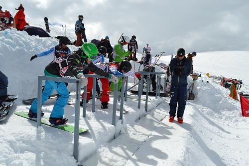 Atleta venceu prova em Termas de Chillán neste domingo, enquanto snowboarders treinam para inicio da Copa Sul-Americana e do Campeonato Brasileiro de Snowboard Cross / Foto: Divulgação
